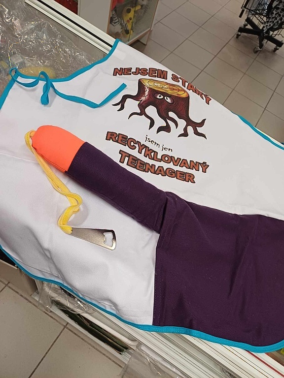 Zástěra s otvírákem - Nejsem starý