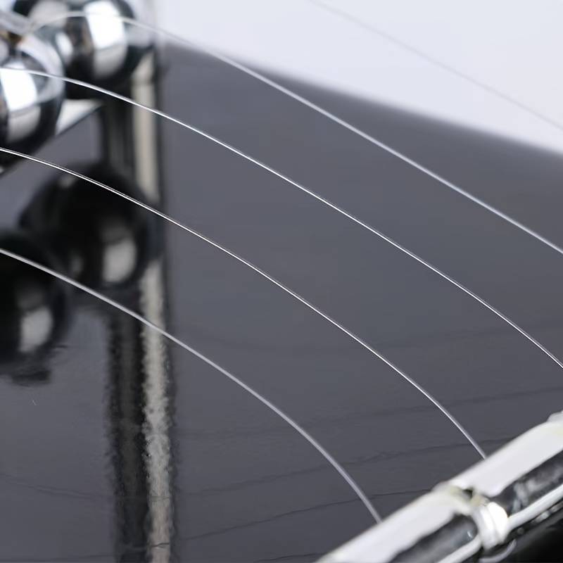 Newtonova kolébka - houpačka s kuličkami