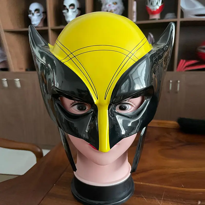 MARVEL Wolverine  černo-žlutá plastová maska