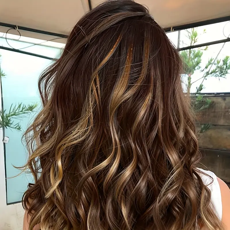 Dlouhá vlnitá paruka hnědá s melírem