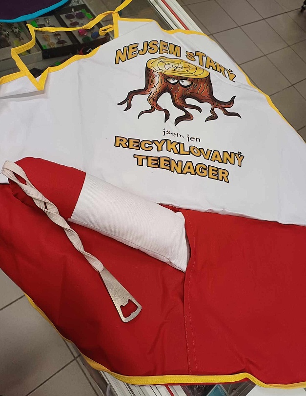 Zástěra s otvírákem - Nejsem starý